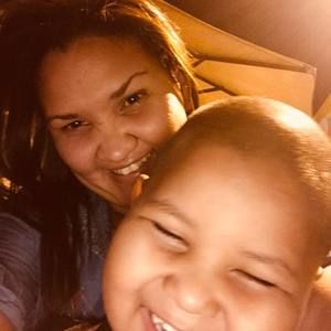 Meet your Posher, Yanela